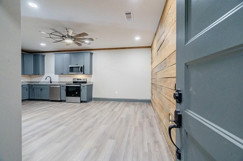 2 bedroom, 3 bathroom, 1,238 sq ft condominium for sale at 34 Depot Unit 22 Street, Hartwell, GA 30643 — photo 2