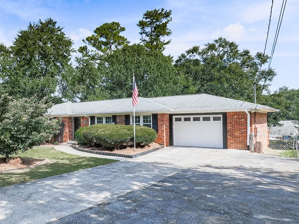 4 bedroom, 3 bathroom, 1,829 sq ft single family residence for sale at 2104 Cason Drive, Marietta, GA 30066 — photo 3
