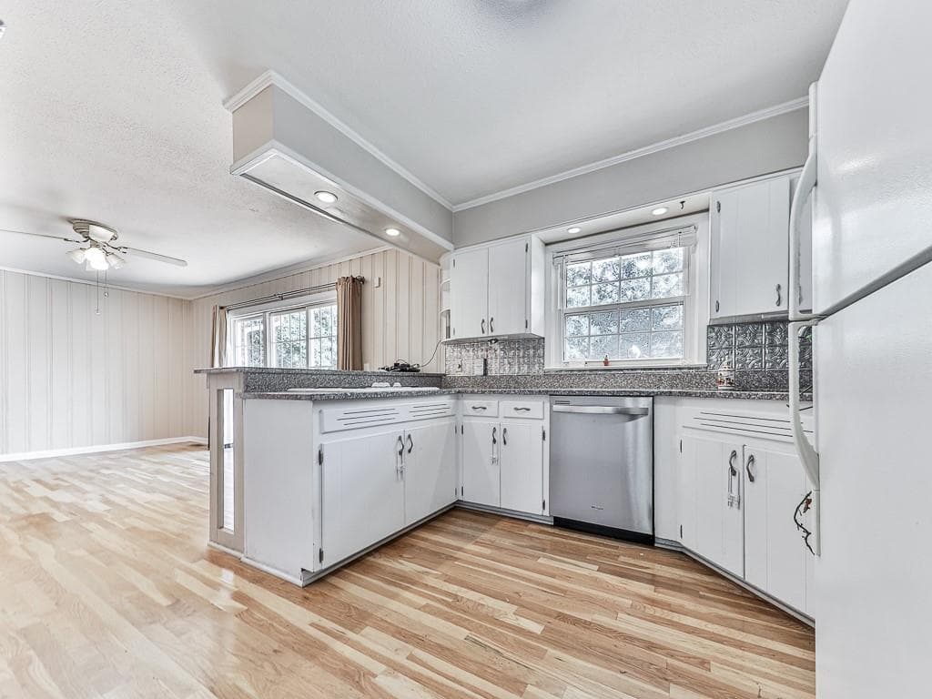 4 bedroom, 3 bathroom, 1,829 sq ft single family residence for sale at 2104 Cason Drive, Marietta, GA 30066 — photo 8