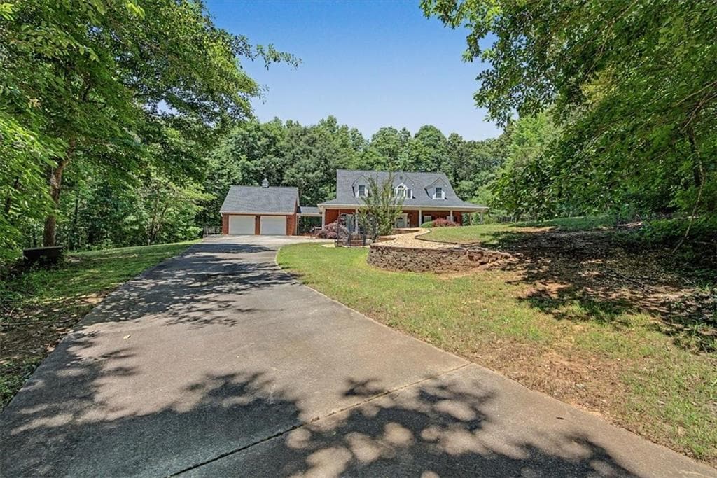 3 bedroom, 4 bathroom, 3,558 sq ft single family residence for sale at 1136 Cole Lake Road, Dallas, GA 30157 — photo 5