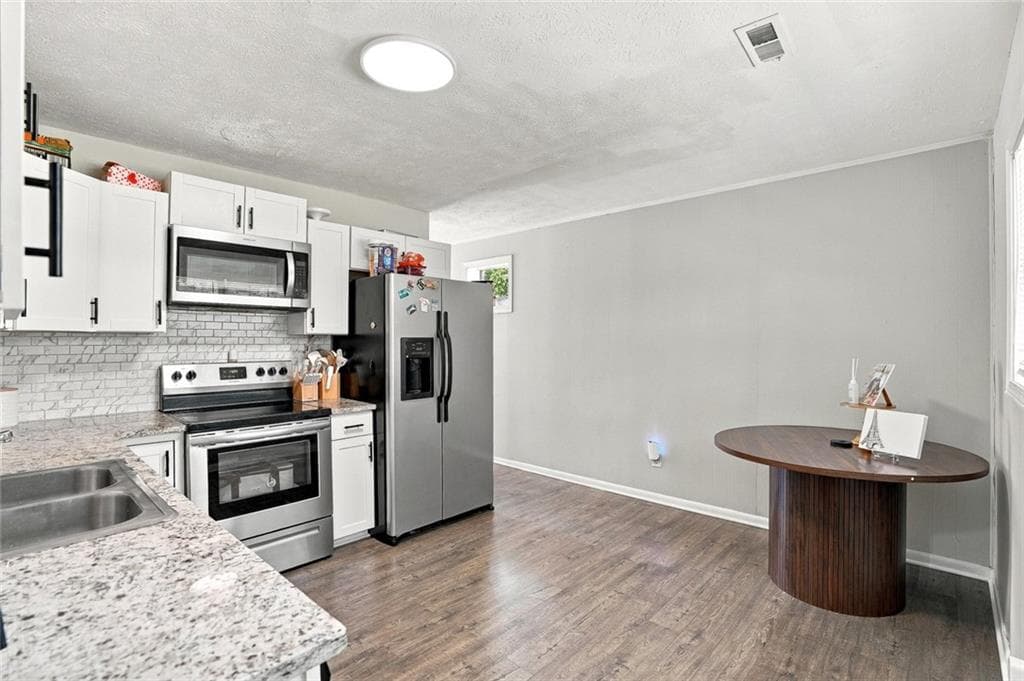 3 bedroom, 2 bathroom, 1,054 sq ft single family residence for sale at 8570 Kennesaw Court, Jonesboro, GA 30238 — photo 6