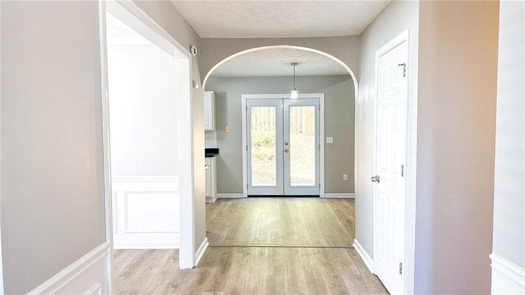 3 bedroom, 3 bathroom, 1,664 sq ft single family residence for sale at 1195 Winthrope Chase Drive, Alpharetta, GA 30009 — photo 2
