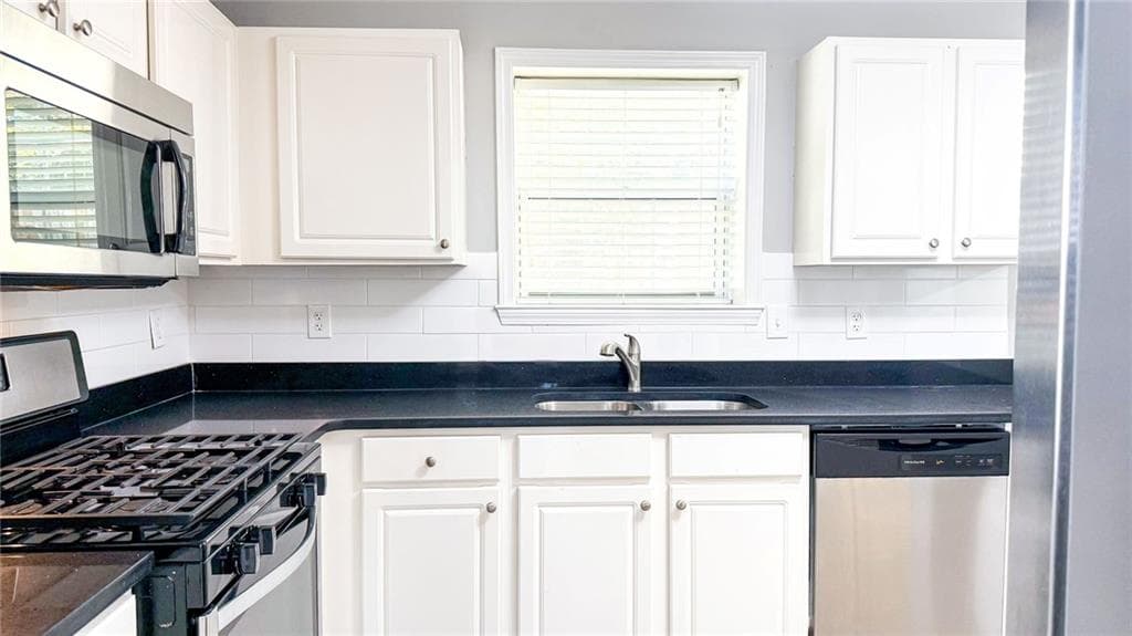 3 bedroom, 3 bathroom, 1,664 sq ft single family residence for sale at 1195 Winthrope Chase Drive, Alpharetta, GA 30009 — photo 7
