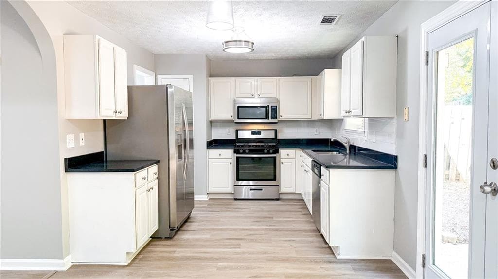 3 bedroom, 3 bathroom, 1,664 sq ft single family residence for sale at 1195 Winthrope Chase Drive, Alpharetta, GA 30009 — photo 8