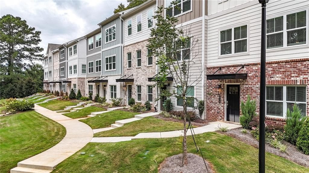 3 bedroom, 4 bathroom, 2,040 sq ft townhouse for sale at 822 Glennferry Bend, Mableton, GA 30126