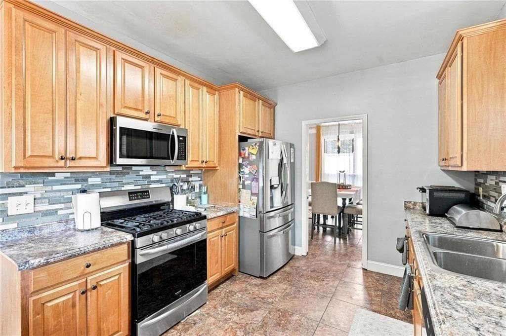5 bedroom, 3 bathroom, 3,445 sq ft single family residence for sale at 4000 Birdie Drive, Douglasville, GA 30134 — photo 6