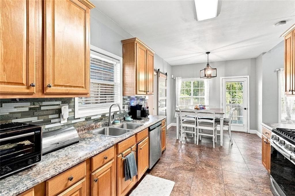 5 bedroom, 3 bathroom, 3,445 sq ft single family residence for sale at 4000 Birdie Drive, Douglasville, GA 30134 — photo 7