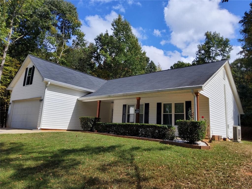 3 bedroom, 2 bathroom, 1,632 sq ft single family residence for sale at 45 Crooked Creek Court, Covington, GA 30016 — photo 2