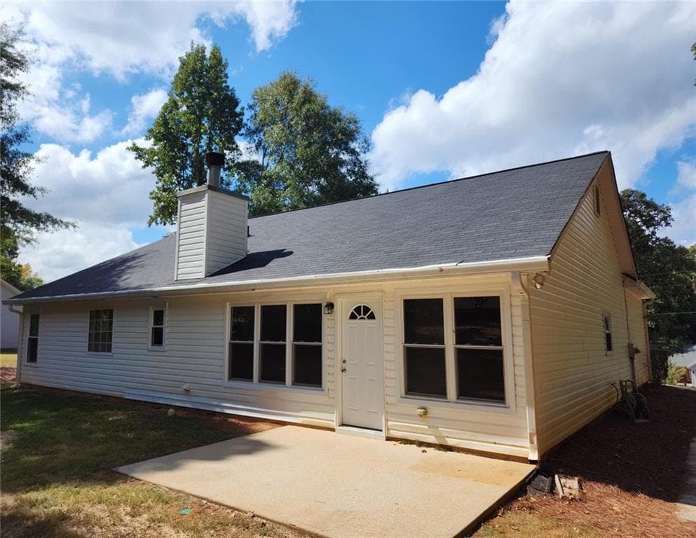 3 bedroom, 2 bathroom, 1,632 sq ft single family residence for sale at 45 Crooked Creek Court, Covington, GA 30016 — photo 3