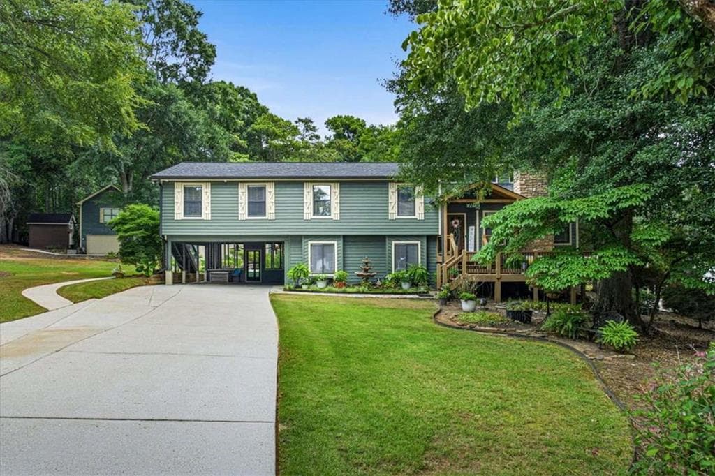 6 bedroom, 3 bathroom, 3,000 sq ft single family residence for sale at 235 Roberts Road, Covington, GA 30016 — photo 2