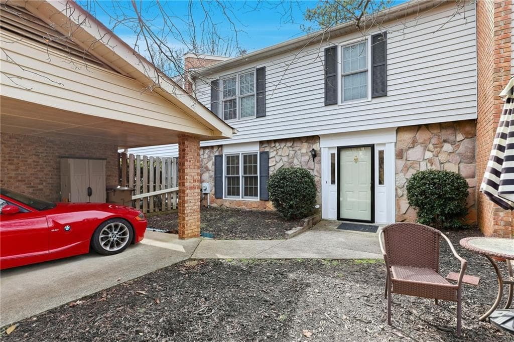 3 bedroom, 3 bathroom, 1,836 sq ft condominium for sale at 6500 Gaines Ferry Road i-4, Flowery Branch, GA 30542