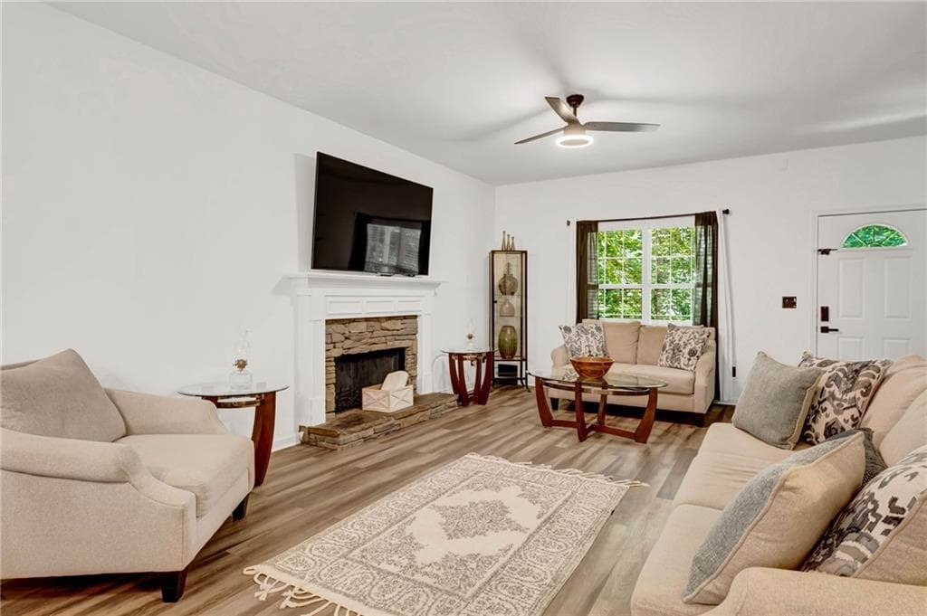 3 bedroom, 3 bathroom, 1,624 sq ft single family residence for sale at 2810 Imperial Drive, Cumming, GA 30041 — photo 5