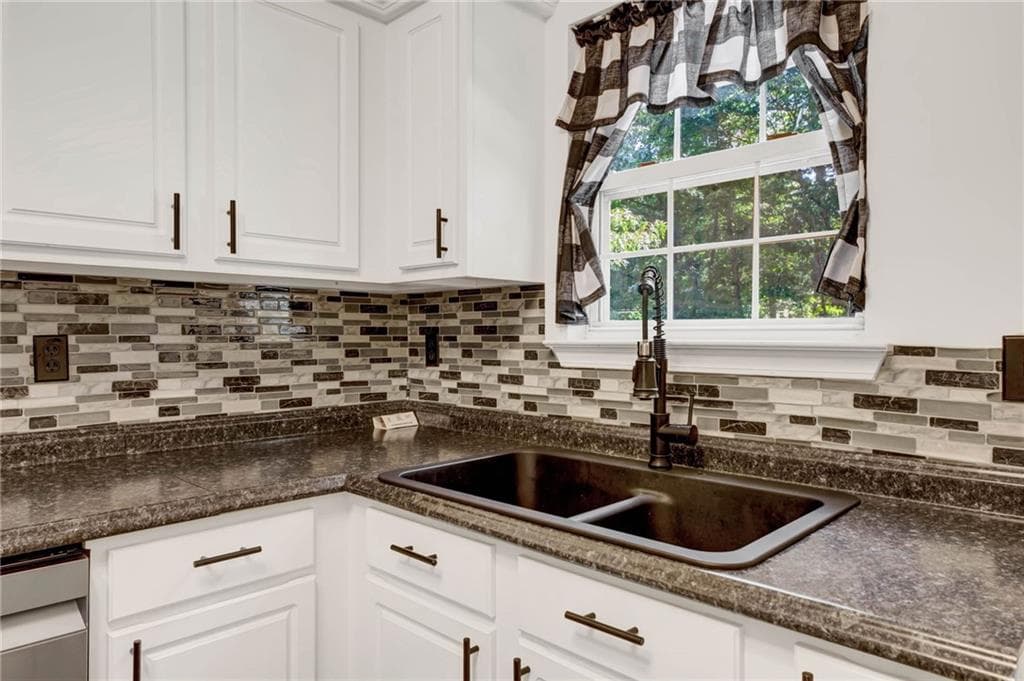 3 bedroom, 3 bathroom, 1,624 sq ft single family residence for sale at 2810 Imperial Drive, Cumming, GA 30041 — photo 10