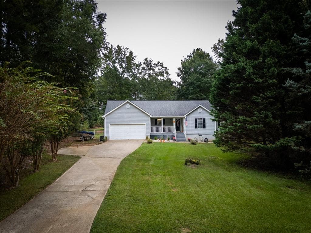 3 bedroom, 2 bathroom, 1,550 sq ft home for sale at 405 Jordan Lane, Locust Grove, GA