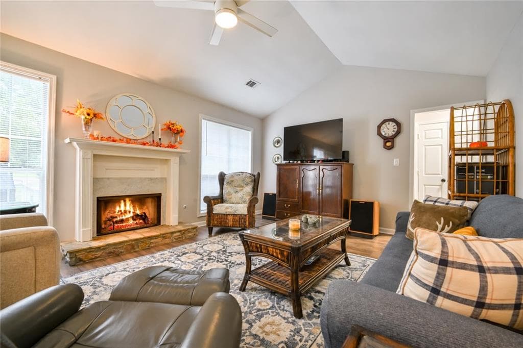 3 bedroom, 2 bathroom, 1,550 sq ft single family residence for sale at 405 Jordan Lane, Locust Grove, GA 30248 — photo 5