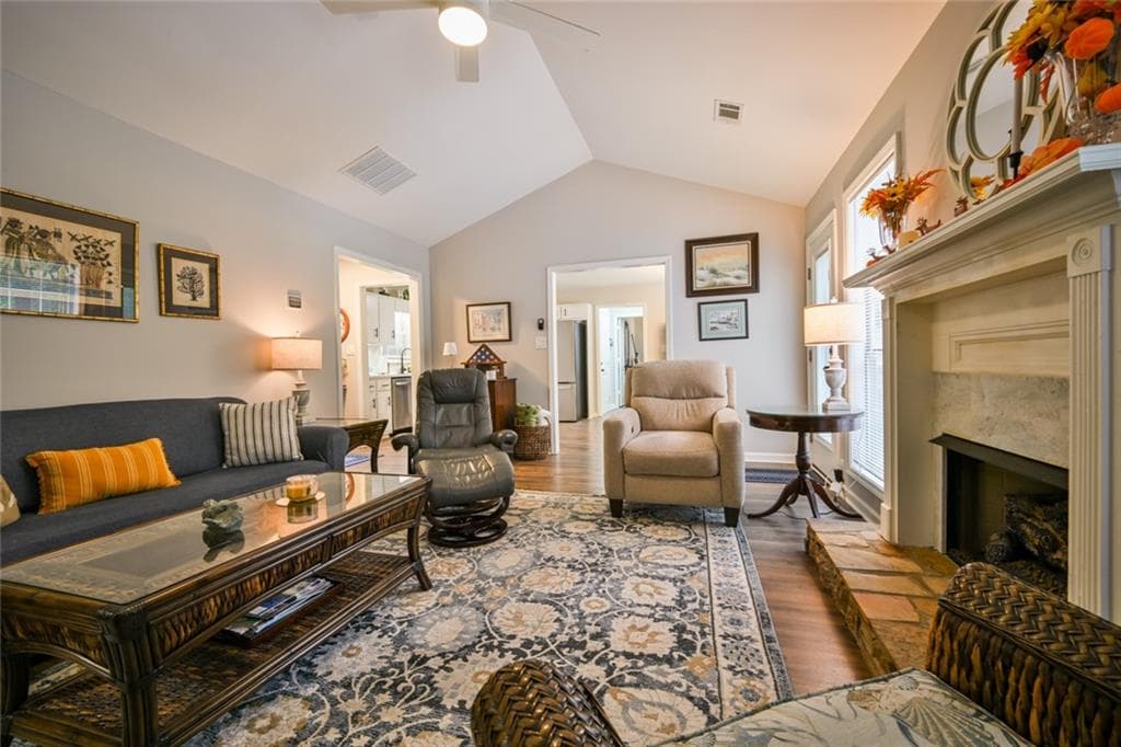 3 bedroom, 2 bathroom, 1,550 sq ft single family residence for sale at 405 Jordan Lane, Locust Grove, GA 30248 — photo 7