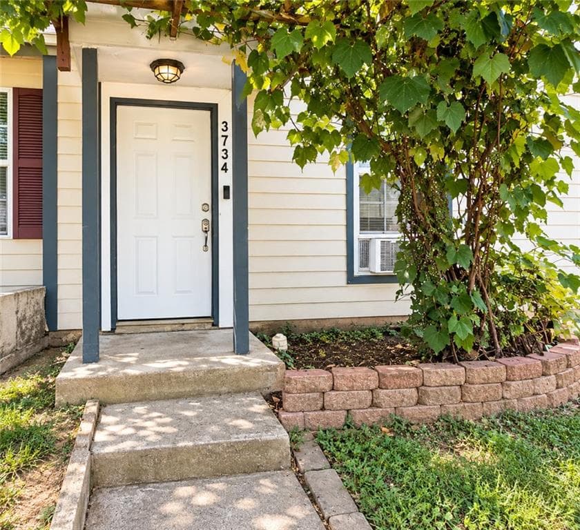2 bedroom, 3 bathroom, 1,160 sq ft townhouse for sale at 3734 Jamestown Court, Atlanta, GA 30340 — photo 3
