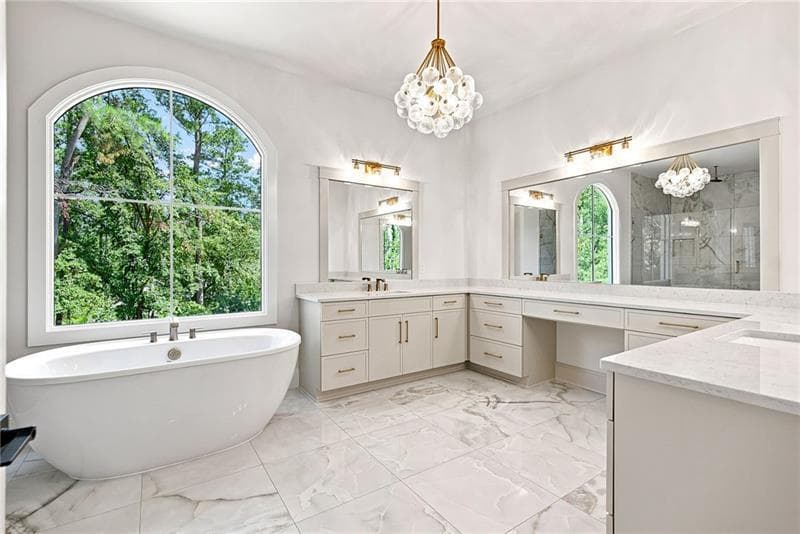 5 bedroom, 7 bathroom, 6,922 sq ft single family residence for sale at 245 Heatherton Way, Milton, GA 30009 — photo 5