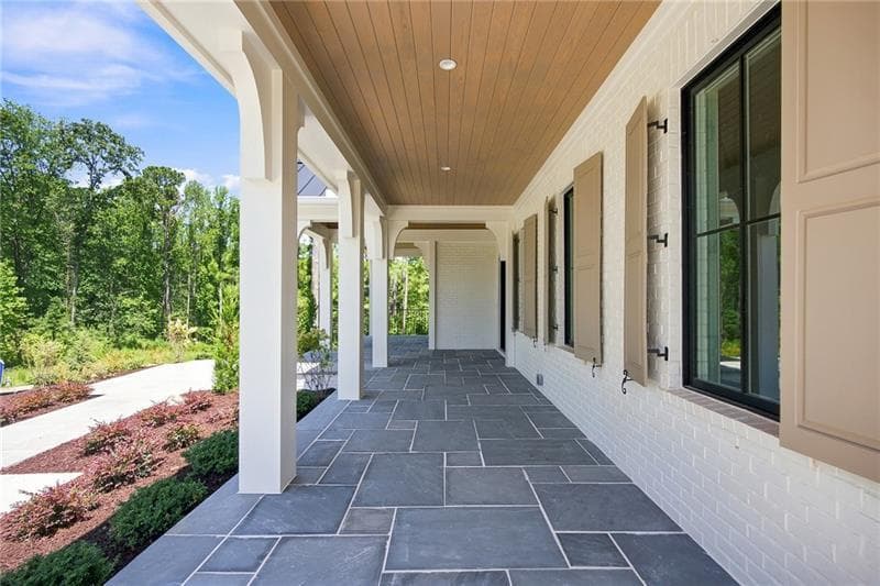 5 bedroom, 7 bathroom, 6,922 sq ft single family residence for sale at 245 Heatherton Way, Milton, GA 30009 — photo 9