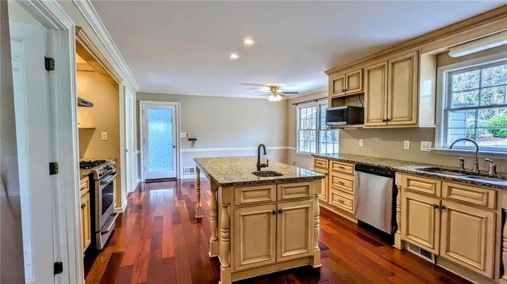 4 bedroom, 3 bathroom, 3,103 sq ft single family residence for rent at 325 Lakeshore Drive, Marietta, GA 30067 for $3,500 a month — photo 9