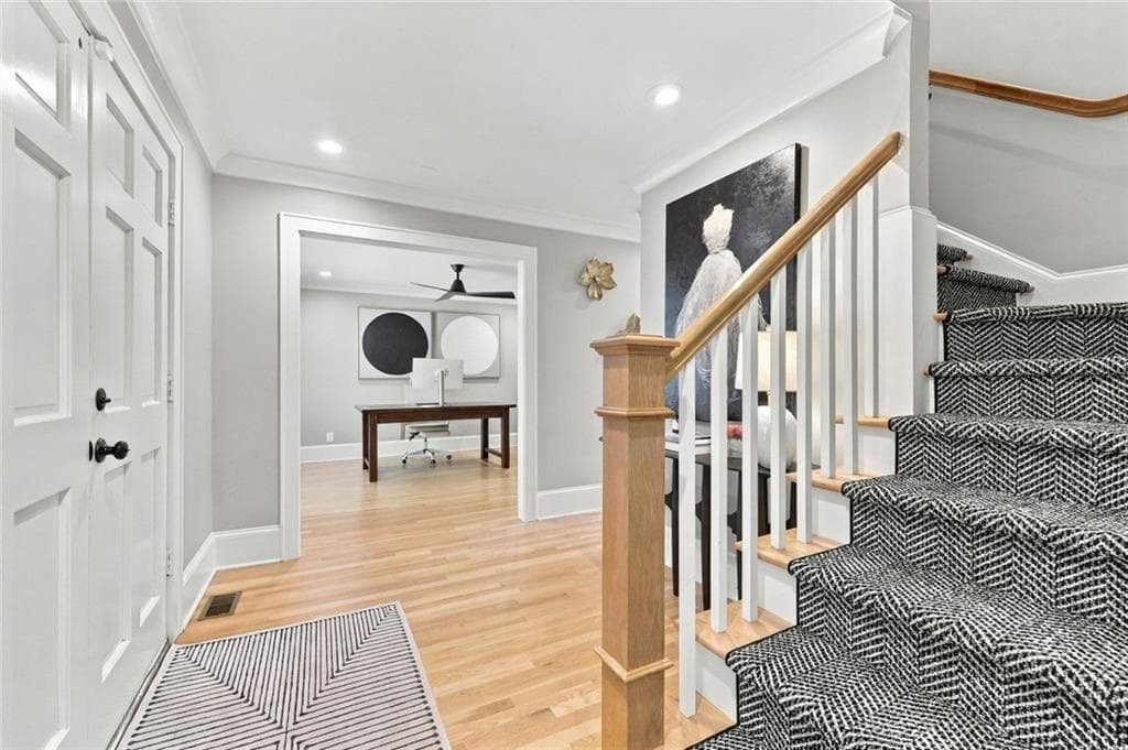 3 bedroom, 3 bathroom, 2,365 sq ft single family residence for rent at 5179 Meadowlake Drive, Dunwoody, GA 30338 for $4,700 a month — photo 6