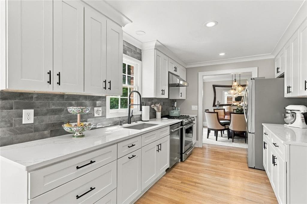 3 bedroom, 3 bathroom, 2,365 sq ft single family residence for rent at 5179 Meadowlake Drive, Dunwoody, GA 30338 for $4,700 a month — photo 10