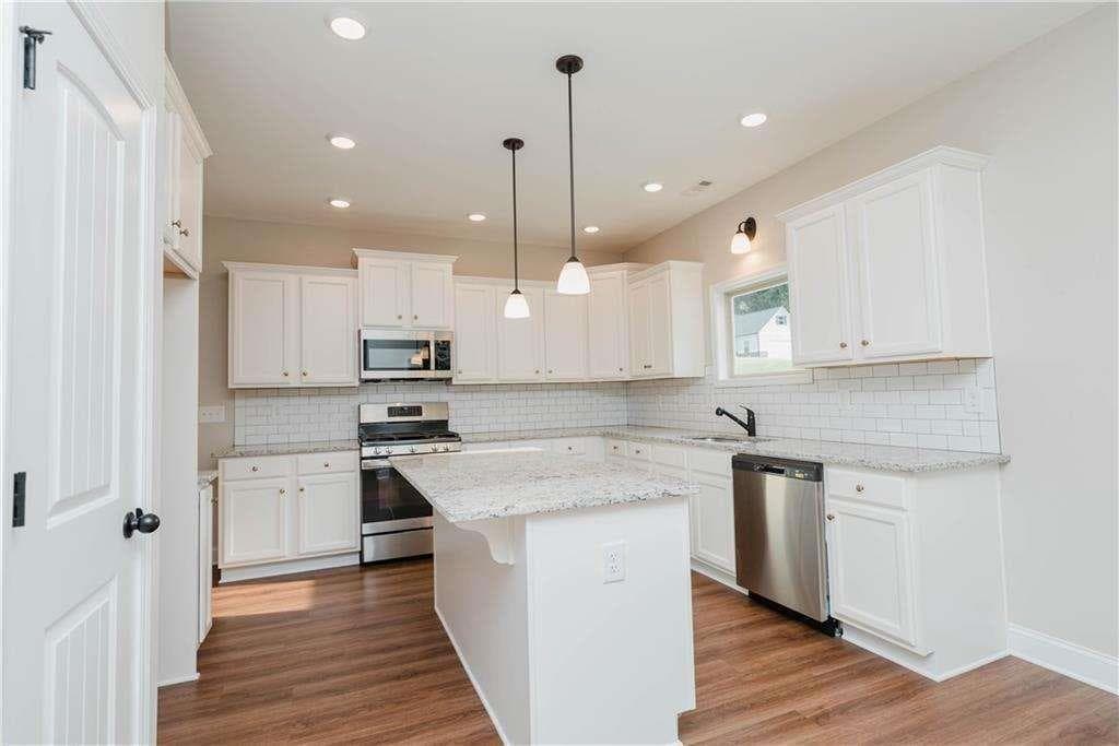 4 bedroom, 3 bathroom, 4,192 sq ft single family residence for sale at 6105 Crowley Drive, Douglasville, GA 30135 — photo 7