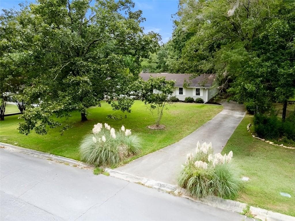 3 bedroom, 2 bathroom, 1,706 sq ft single family residence for sale at 2460 Rolling Acres Drive, Conyers, GA 30094 — photo 2