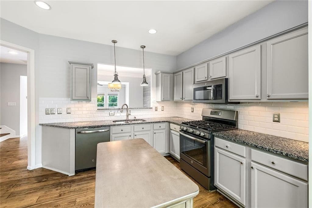 4 bedroom, 4 bathroom, 2,644 sq ft townhouse for sale at 352 Suwanee Avenue, Suwanee, GA 30024 — photo 3