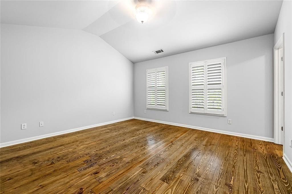 4 bedroom, 4 bathroom, 2,644 sq ft townhouse for sale at 352 Suwanee Avenue, Suwanee, GA 30024 — photo 9