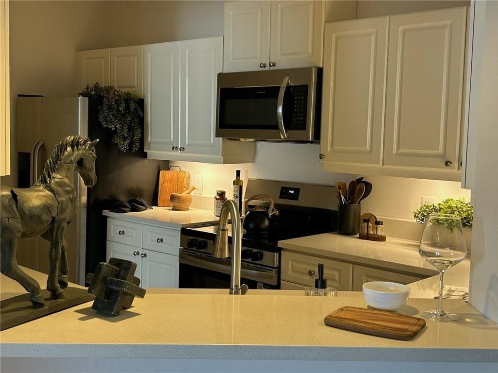1 bedroom, 1 bathroom, 998 sq ft condominium for sale at 3334 Peachtree Road 1213, Atlanta, GA 30326 — photo 9