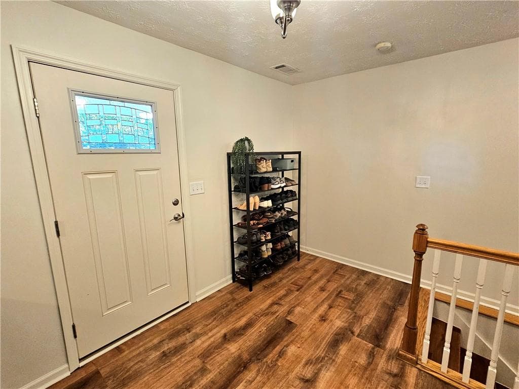 1 bedroom, 2 bathroom, 1,095 sq ft single family residence for sale at 597 Sleepy Hollow Road, Dahlonega, GA 30533 — photo 6
