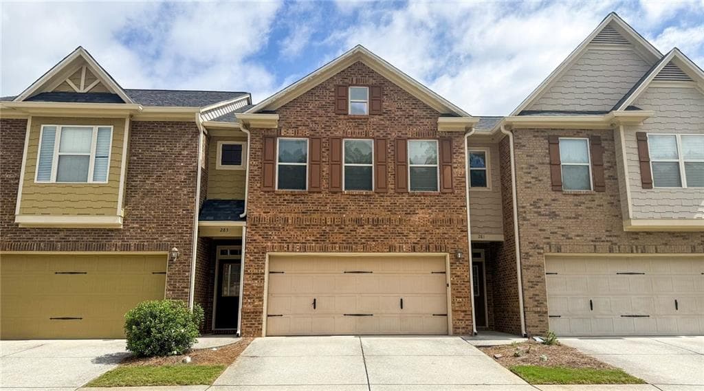 3 bedroom, 3 bathroom, 1,788 sq ft townhouse for sale at 281 Oakland Hills Way, Lawrenceville, GA 30044