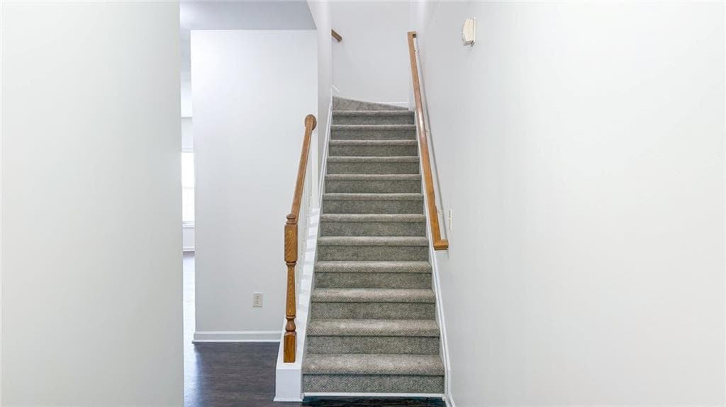 3 bedroom, 3 bathroom, 1,788 sq ft townhouse for sale at 281 Oakland Hills Way, Lawrenceville, GA 30044 — photo 2