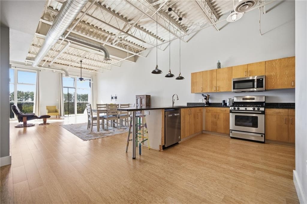 2 bedroom, 2 bathroom, 1,280 sq ft home for sale at 5200 Peachtree Road 3415, Atlanta, GA