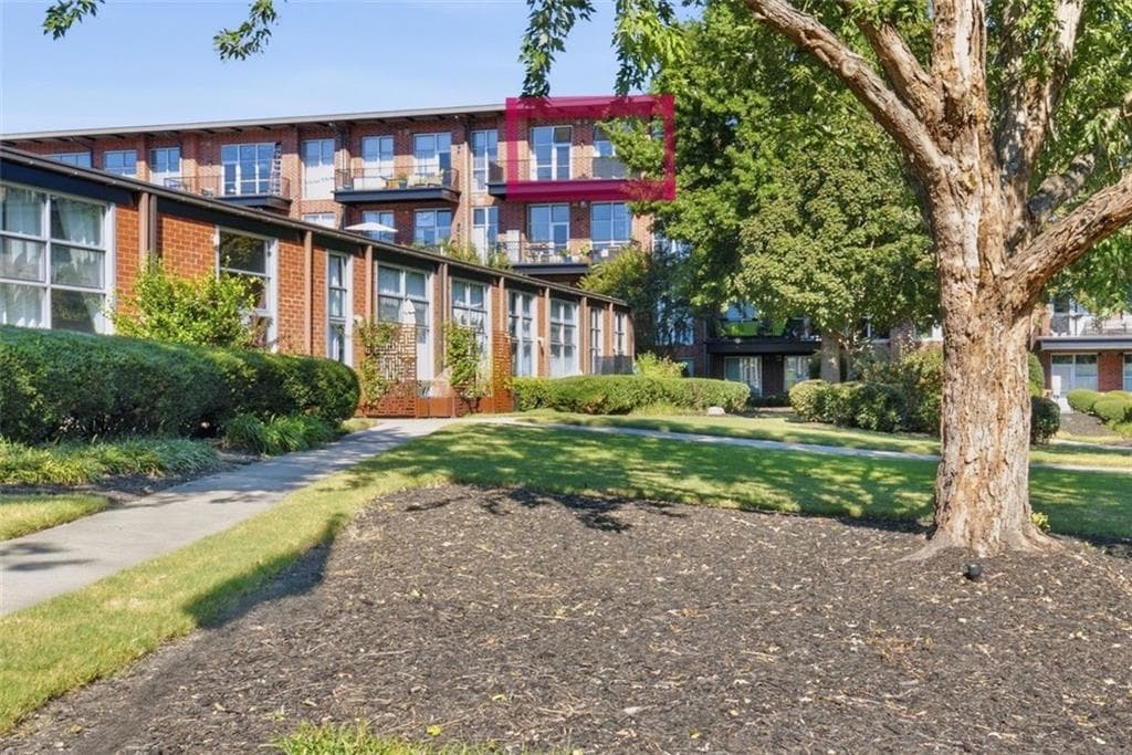 2 bedroom, 2 bathroom, 1,280 sq ft condominium for sale at 5200 Peachtree Road 3415, Atlanta, GA 30341 — photo 3