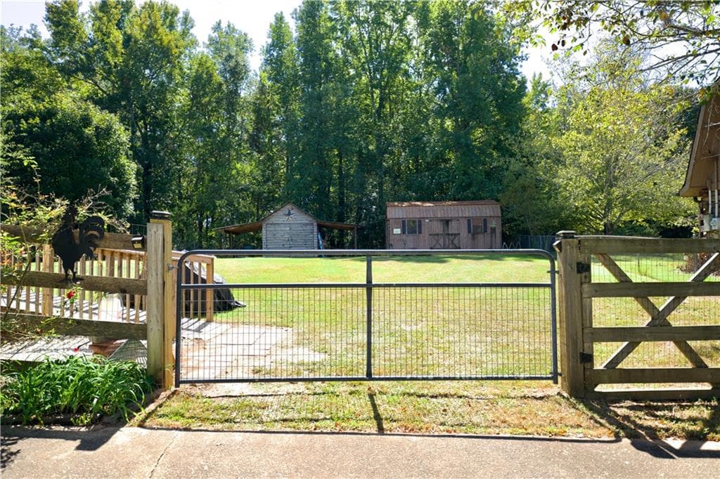 3 bedroom, 2 bathroom, 1,872 sq ft single family residence for sale at 65 Chipley Creek Drive, Villa Rica, GA 30180 — photo 7