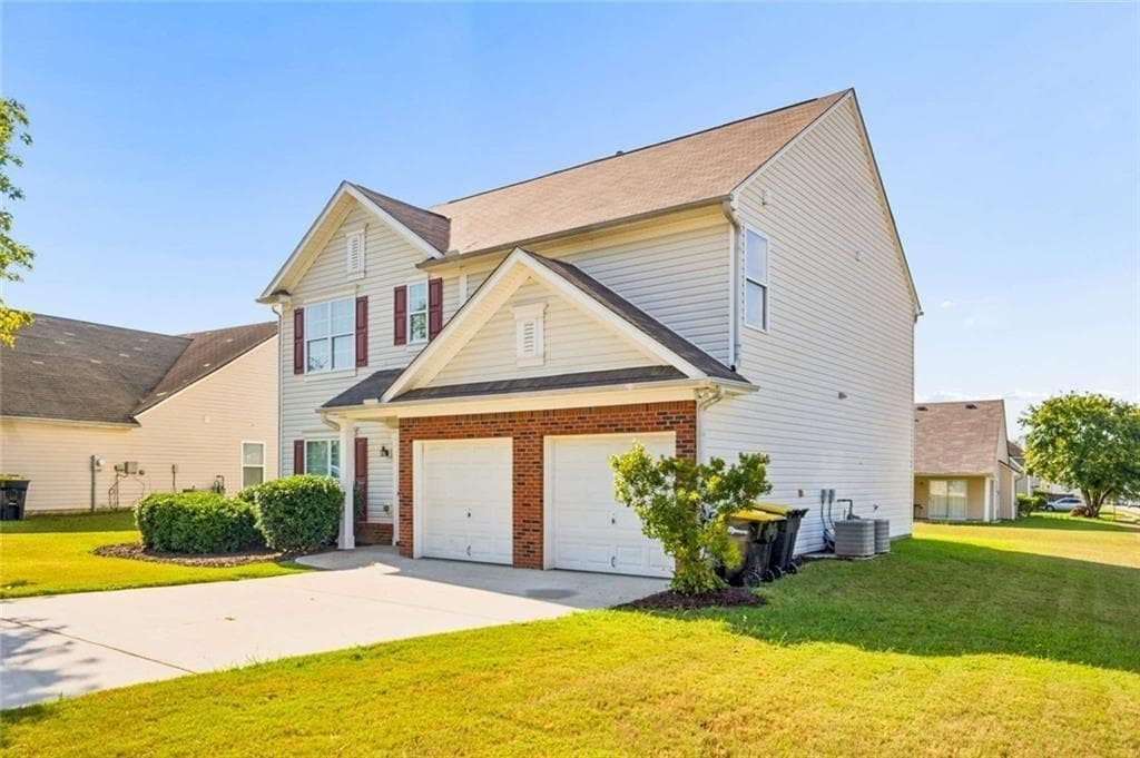 3 bedroom, 3 bathroom, 1,857 sq ft single family residence for sale at 11616 Kades Trail, Hampton, GA 30228 — photo 3