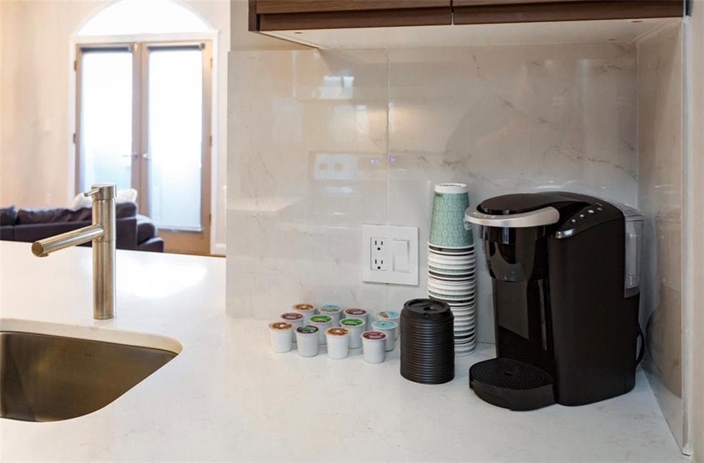 2 bedroom, 2 bathroom, 1,209 sq ft condominium for sale at 2161 Peachtree Road 605, Atlanta, GA 30309 — photo 5