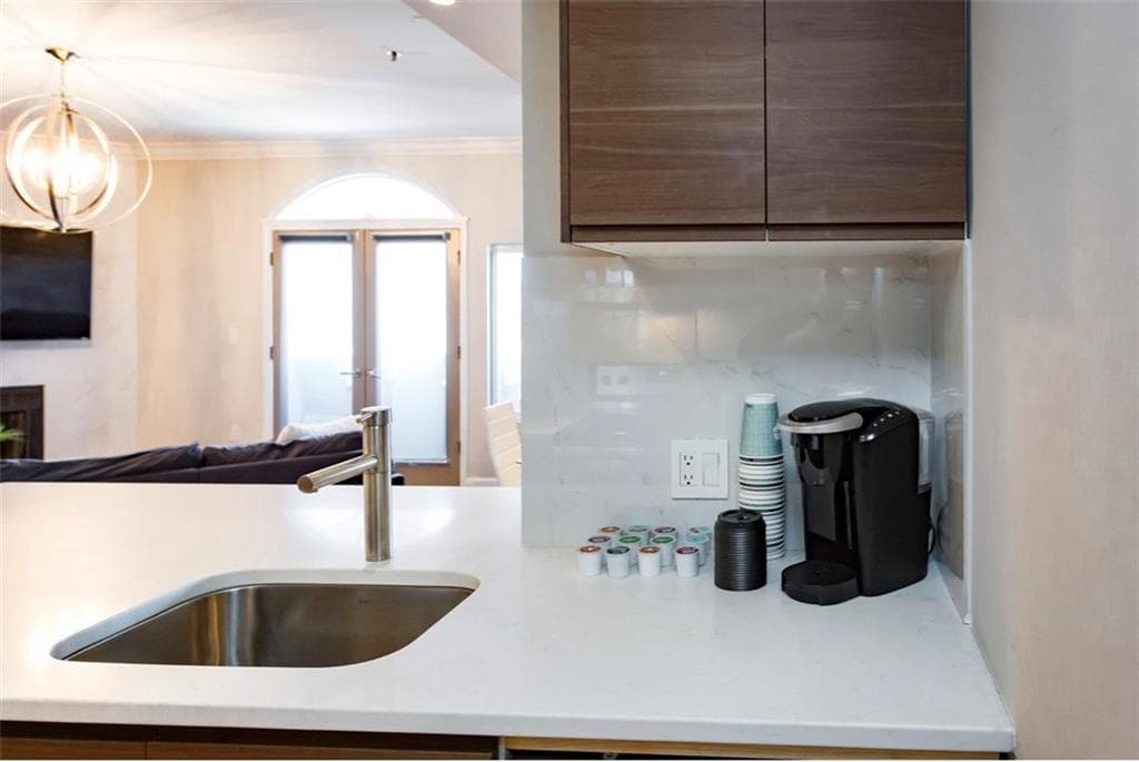2 bedroom, 2 bathroom, 1,209 sq ft condominium for sale at 2161 Peachtree Road 605, Atlanta, GA 30309 — photo 6