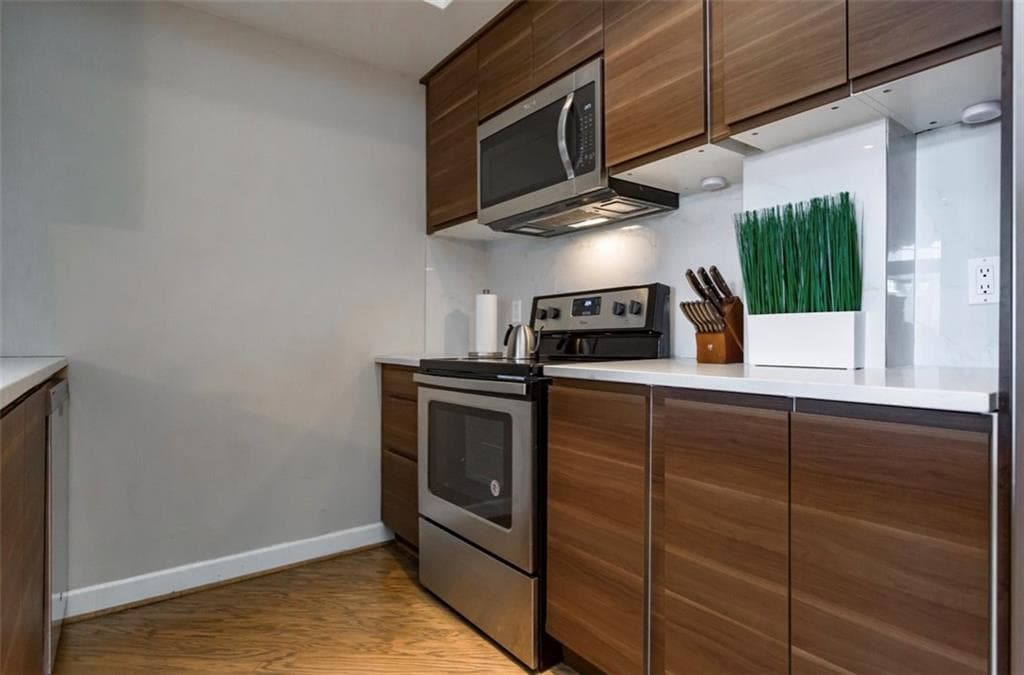 2 bedroom, 2 bathroom, 1,209 sq ft condominium for sale at 2161 Peachtree Road 605, Atlanta, GA 30309 — photo 9
