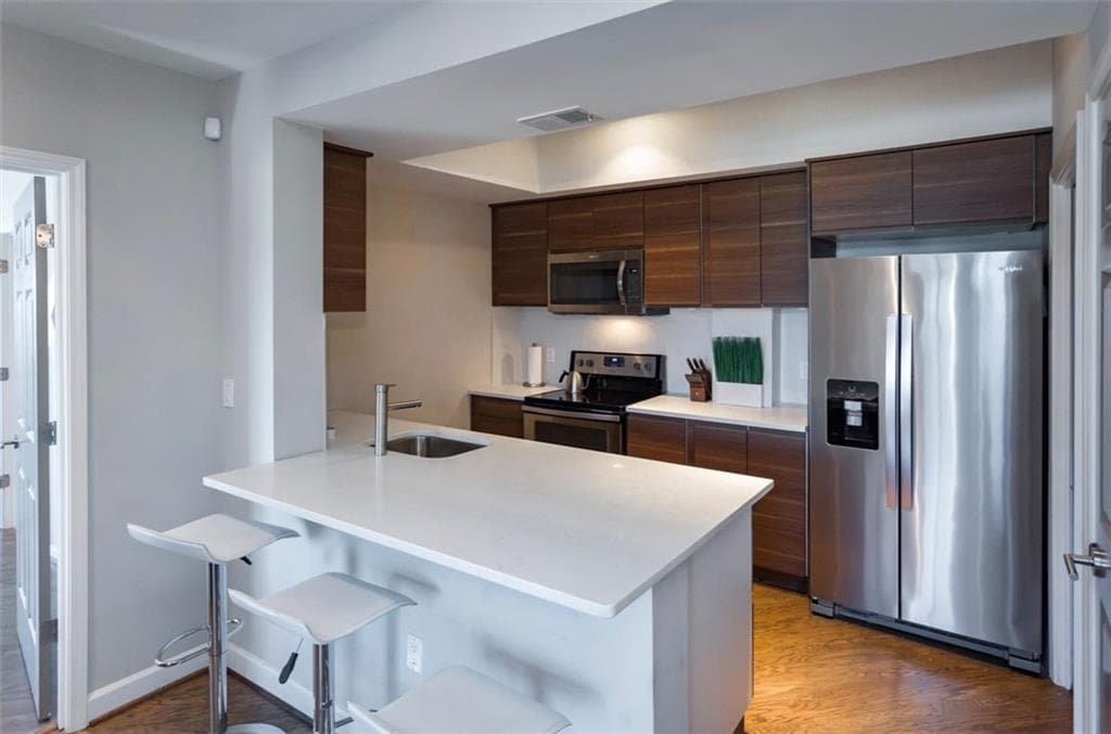2 bedroom, 2 bathroom, 1,209 sq ft condominium for sale at 2161 Peachtree Road 605, Atlanta, GA 30309 — photo 10