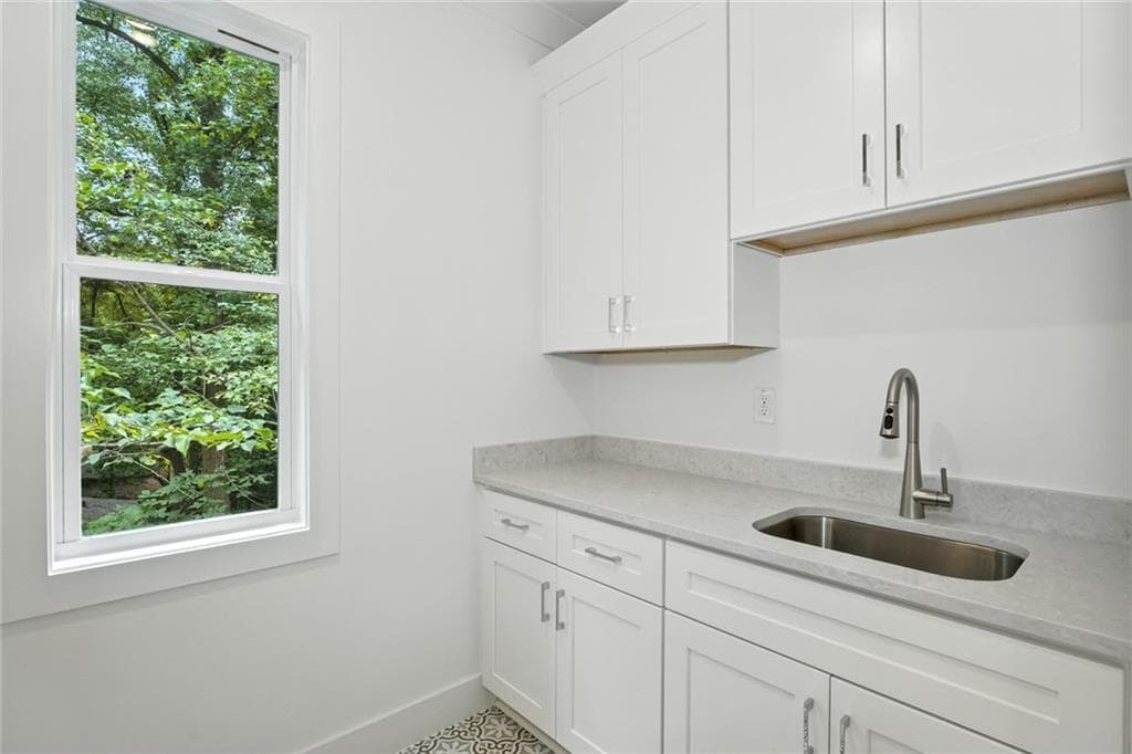 3 bedroom, 3 bathroom, 2,066 sq ft single family residence for sale at 3917 Bellair Drive, Marietta, GA 30066 — photo 10