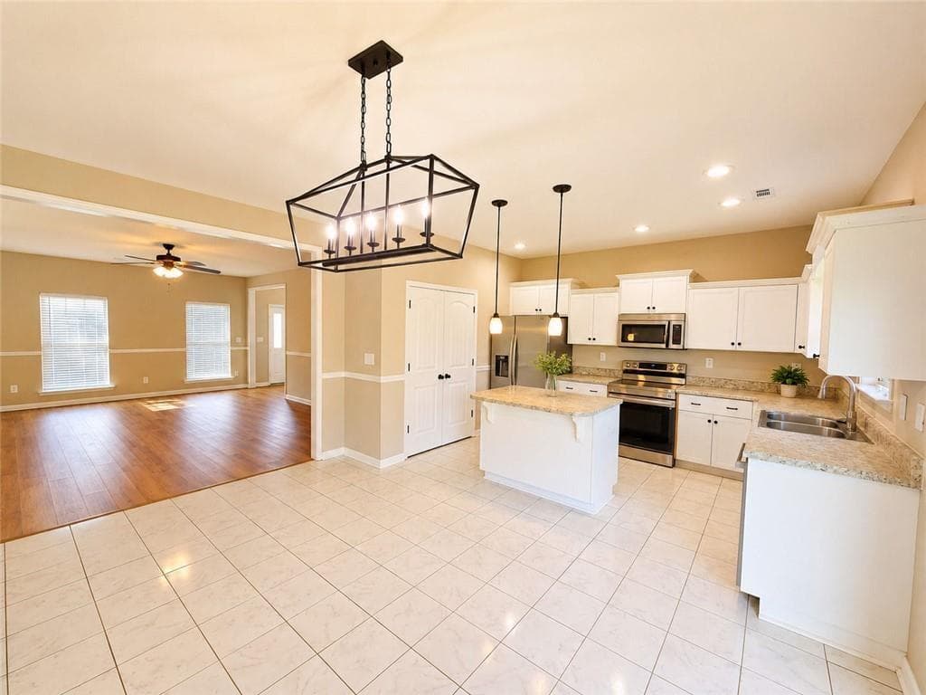 4 bedroom, 3 bathroom, 2,256 sq ft single family residence for sale at 873 Westlawn Drive, Grovetown, GA 30813 — photo 3