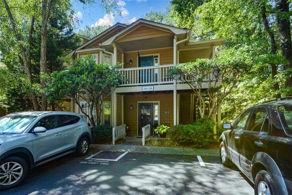 2 bedroom, 2 bathroom, 1,253 sq ft condominium for sale at 1206 Country Park Drive 1206, Smyrna, GA 30080