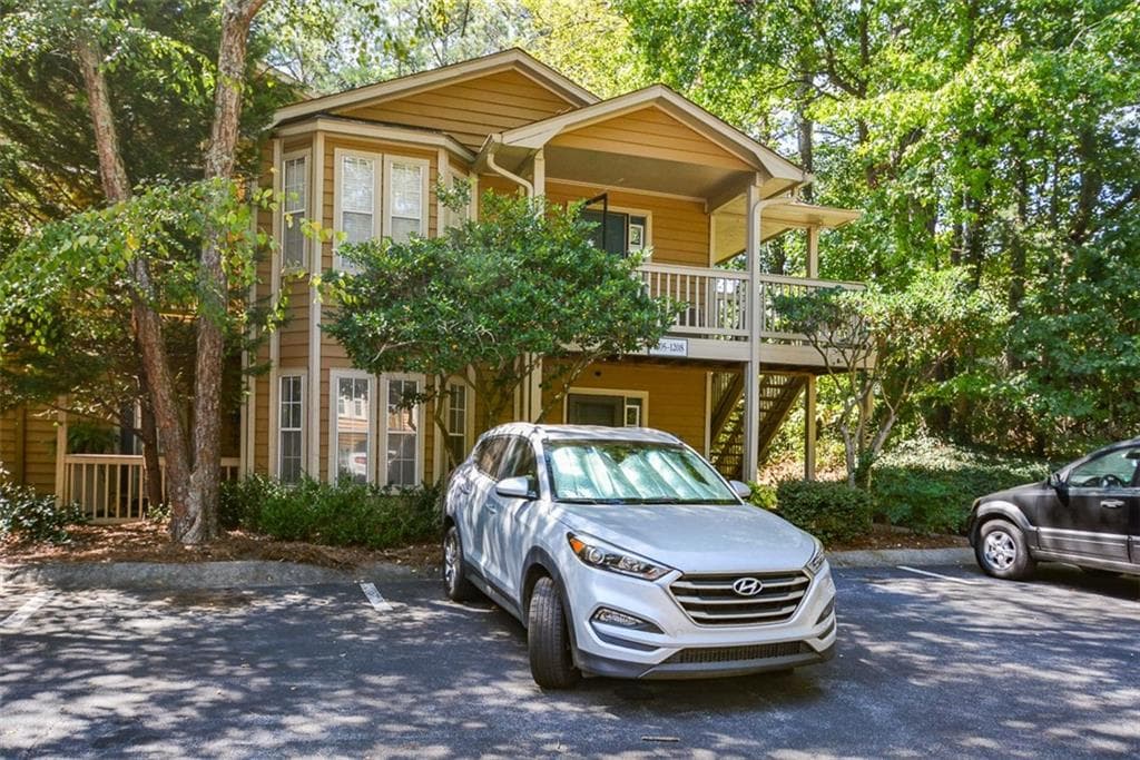 2 bedroom, 2 bathroom, 1,253 sq ft condominium for sale at 1206 Country Park Drive 1206, Smyrna, GA 30080 — photo 2