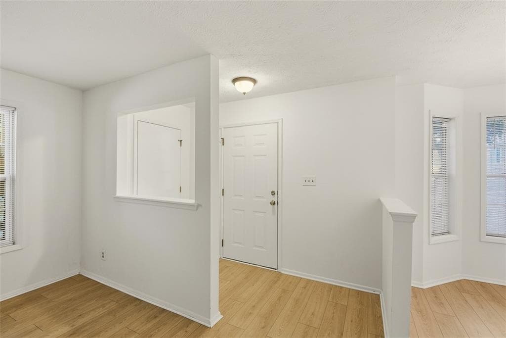 2 bedroom, 2 bathroom, 1,253 sq ft condominium for sale at 1206 Country Park Drive 1206, Smyrna, GA 30080 — photo 4