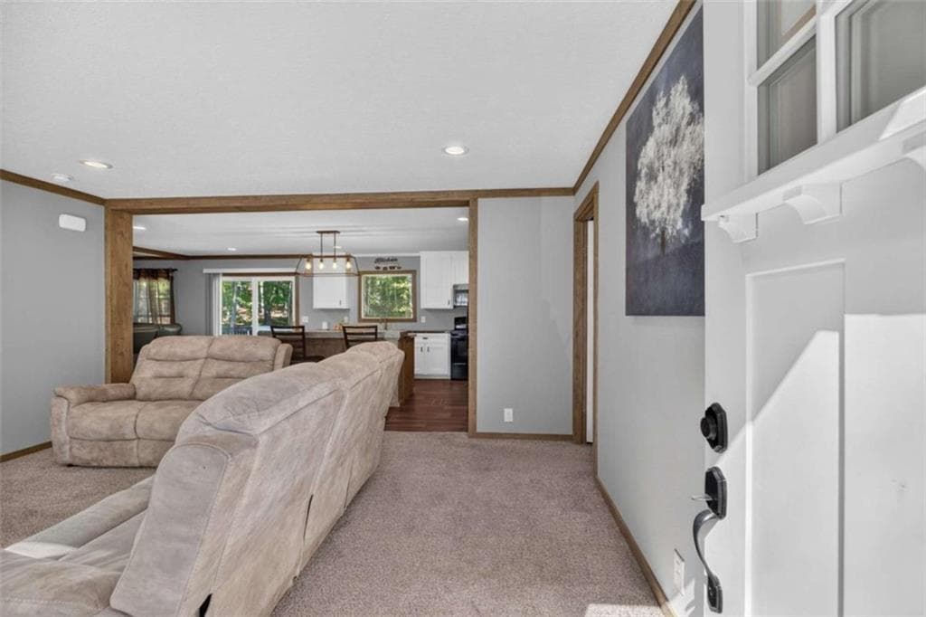 4 bedroom, 2 bathroom, 2,100 sq ft single family residence for sale at 86 Shadow Lake Road, Carrollton, GA 30116 — photo 4
