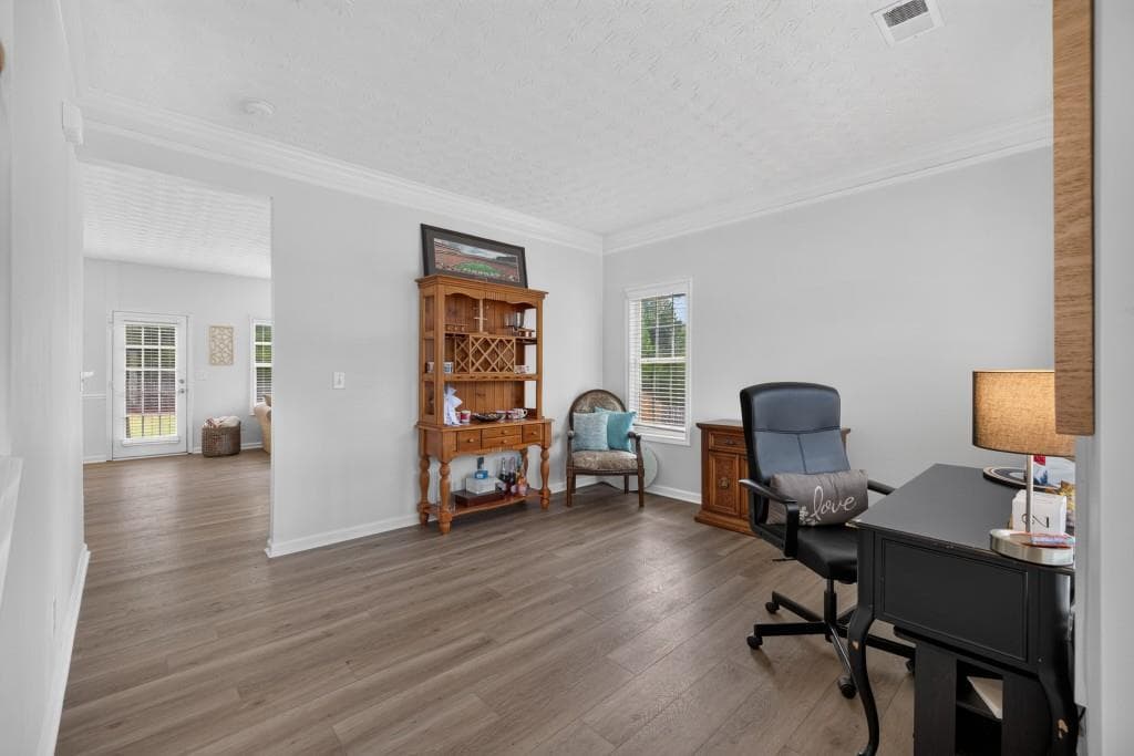 3 bedroom, 3 bathroom, 1,992 sq ft single family residence for sale at 909 Milton Circle, Loganville, GA 30052 — photo 3