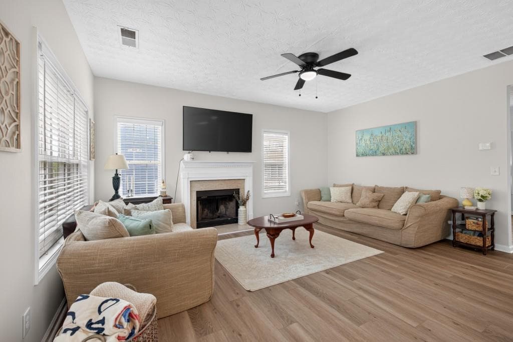 3 bedroom, 3 bathroom, 1,992 sq ft single family residence for sale at 909 Milton Circle, Loganville, GA 30052 — photo 4